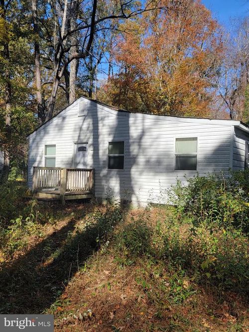 89 Poplar Dr, Hartfield, VA, 23071-2056 | Card Image