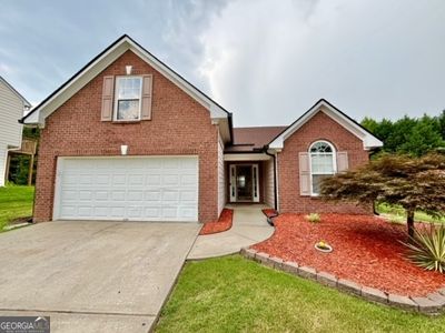 8770 Valley Lakes Ct., House other with 3 bedrooms, 2 bathrooms and 2 parking in Union City GA | Image 2