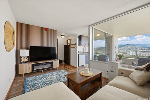 2201-2421 Tusitala St, Honolulu, HI, 96815-3108 | Card Image