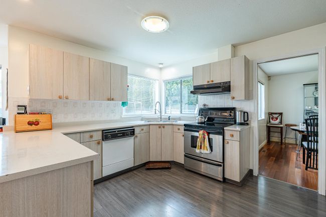 15748 96 A Avenue, House other with 3 bedrooms, 2 bathrooms and 6 parking in Surrey BC | Image 10