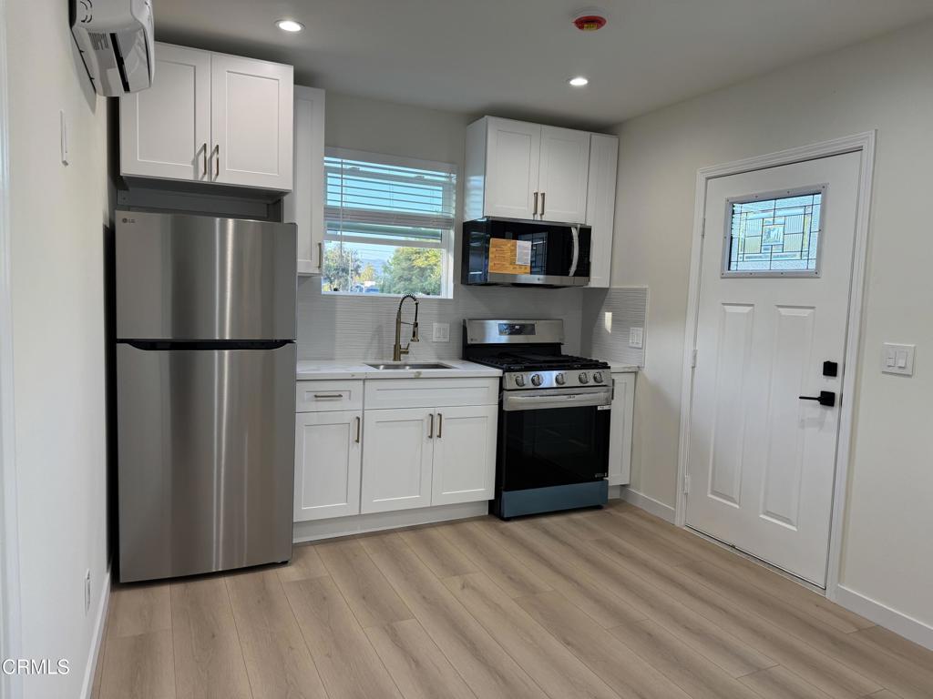 Residential Lease in Woodland Hills 4
