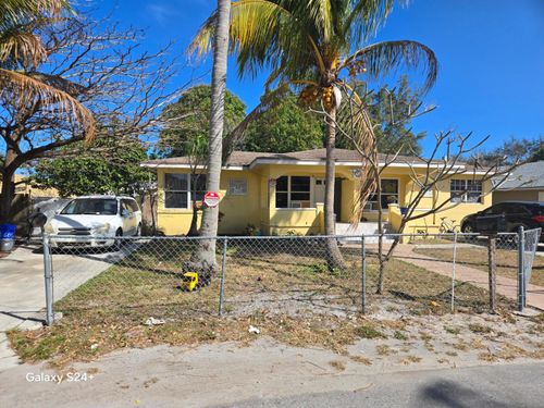 606 S Pine St, Lake Worth, FL, 33460-4748 | Card Image