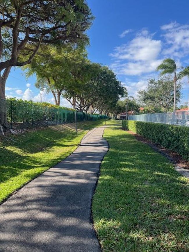 9826 Kamena Cir, Condo with 3 bedrooms, 3 bathrooms and null parking in Boynton Beach FL | Image 31