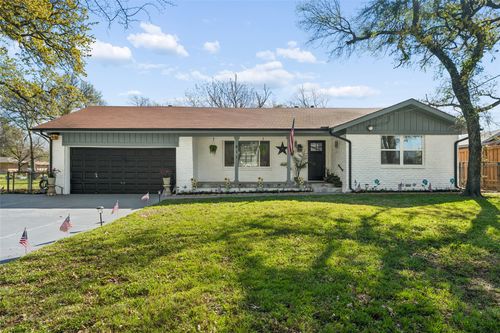 911 Vine St, Euless, TX, 76040-5366 | Card Image