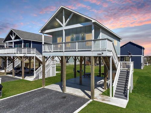 1086 Cedar Ln, Gilchrist, TX, 77617 | Card Image