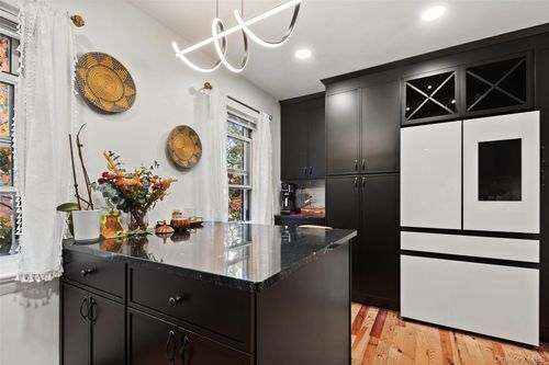 apt-4m-2200 Palmer Ave, New Rochelle, NY, 10801-3052 | Card Image