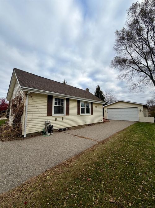 67550 Sisson St, Washington Township, MI, 48095-1364 | Card Image