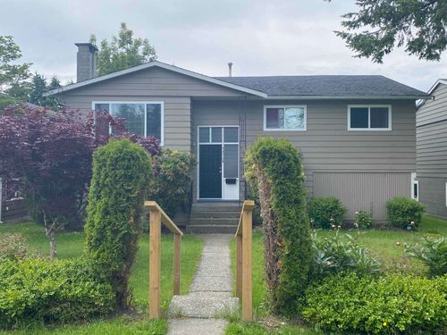 13728 Blackburn Ave, White Rock, BC, V4B2Y8 | Card Image