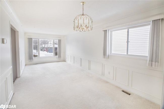 17 Mayfair Dr, House other with 5 bedrooms, 2 bathrooms and 4 parking in Barrie ON | Image 6