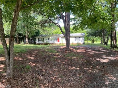 5062 Silas Creek Rd, Winston Salem, NC, 27103-5962 | Card Image