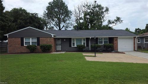 1352 King Arthur Dr, Chesapeake, VA, 23323-2826 | Card Image