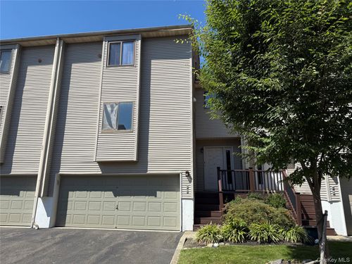 9 Isabel Ct, Nanuet, NY, 10954-3824 | Card Image