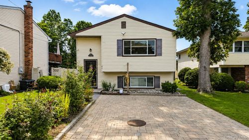 42 Brennan St, Huntington, NY, 11743-5518 | Card Image