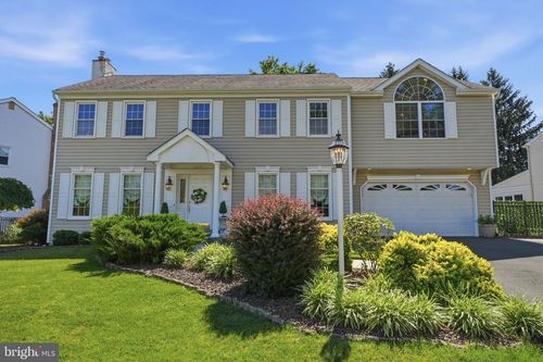 207 Forrest Dr, Holland, PA, 18966-2152 | Card Image
