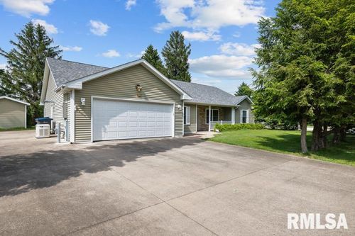105 Blackhawk Ave, Milan, IL, 61264-3305 | Card Image