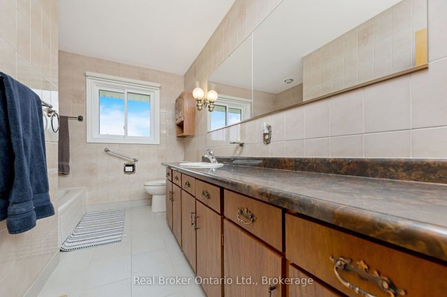 9110 10 Th Line, House other with 3 bedrooms, 1 bathrooms and 8 parking in Norval ON | Image 22