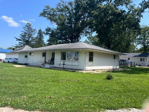 301 Dilks St, Roberts, IL, 60962-8095 | Card Image