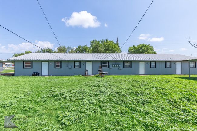 500 S 7 Th St, Home with 16 bedrooms, 8 bathrooms and 8 parking in Haskell TX | Image 16