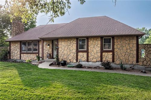 406 Frederick Dr, Gower, MO, 64454-9134 | Card Image