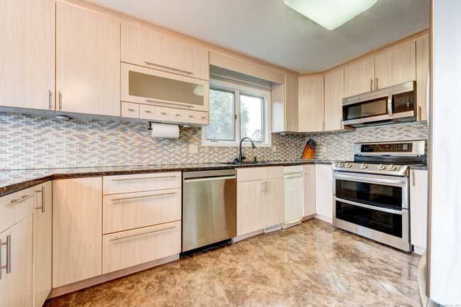 24 Stonegate Dr, House other with 4 bedrooms, 4 bathrooms and null parking in Wethersfield CT | Image 18