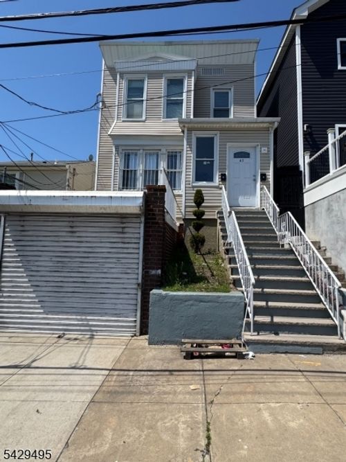 45 Ogden St, Newark, NJ, 07104-4030 | Card Image