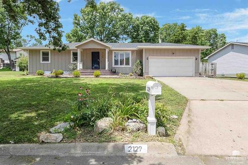 2129 Tamarron Ter, Manhattan, KS, 66502-1958 | Card Image