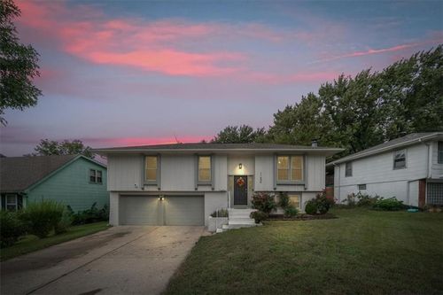 11604 Manchester Ave, Kansas City, MO, 64134-3957 | Card Image