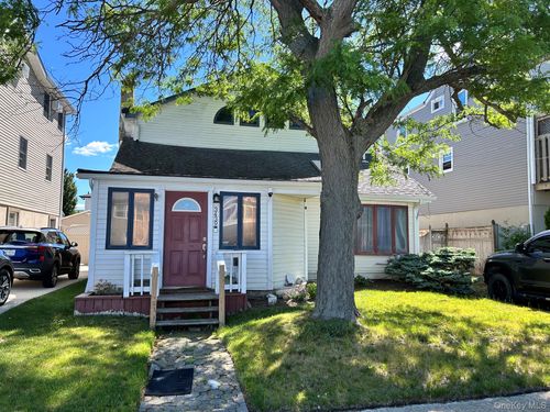 3439 Colony Dr, Baldwin, NY, 11510-5117 | Card Image