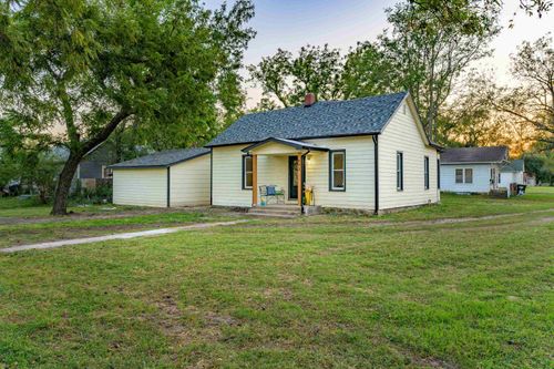 603 Spruce St, Halstead, KS, 67056-2410 | Card Image