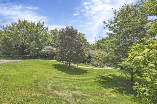 2715 Charing Rd, Upper Arlington, OH, 43221-3028 | Card Image