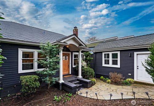 900 W Emerson St, Seattle, WA, 98119-1419 | Card Image