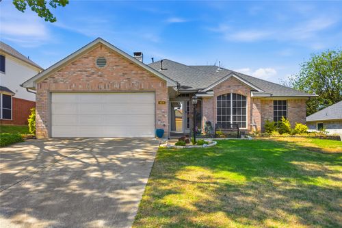4511 Queenswood Dr, Grand Prairie, TX, 75052-8331 | Card Image