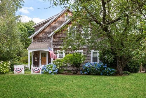 74 Prospect St, Hingham, MA, 02043-3442 | Card Image