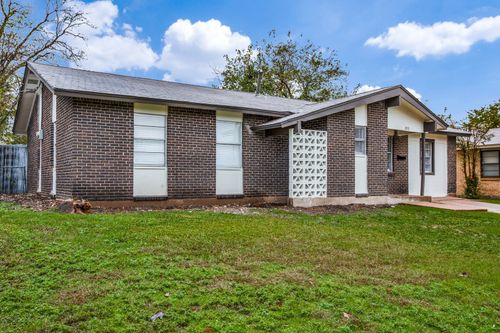 203 N Forest Crest Dr, Garland, TX, 75042-6215 | Card Image
