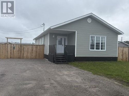 3 Hope St, Happy Valley Goose Bay, NL, A0P1C0 | Card Image