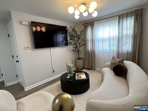 195 Valley Rd, Clifton, NJ, 07013-1170 | Card Image