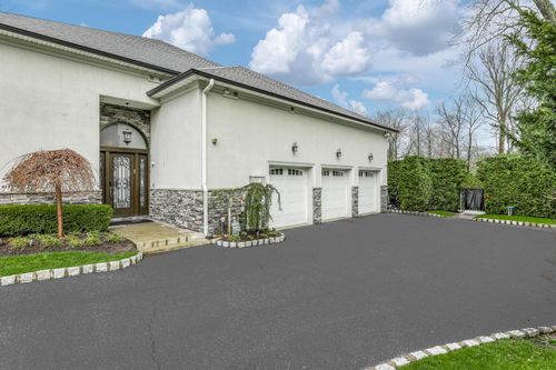 38 S Parker Dr, Monsey, NY, 10952-1509 | Card Image