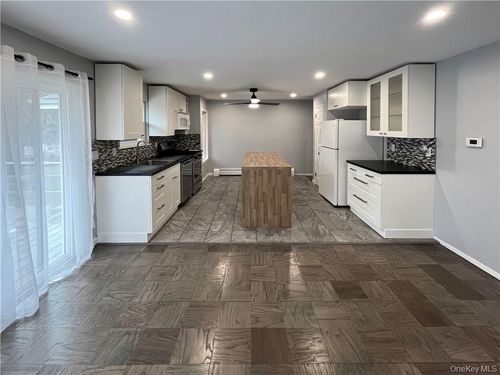 7 Brush Ct, Garnerville, NY, 10923-1230 | Card Image