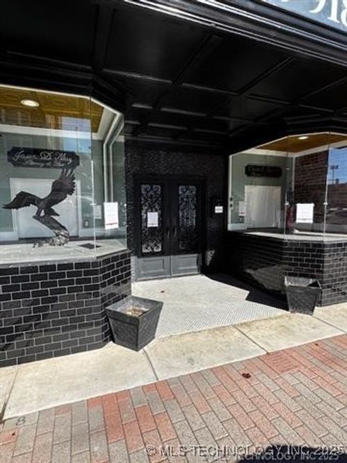 9 W Main St, Ardmore, OK, 73401-6513 | Card Image