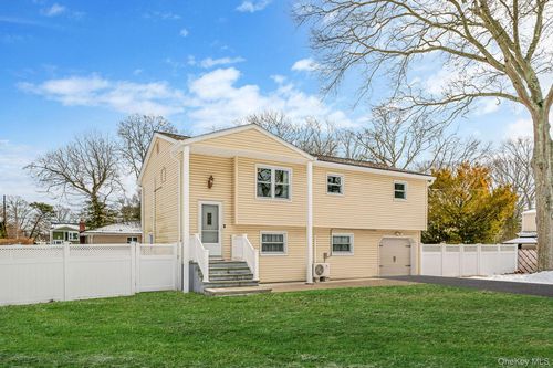 1663 Claas Ave, Holbrook, NY, 11741-2507 | Card Image