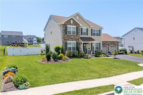 1043 Lisa Ln, Palmer Twp, PA, 18045-2039 | Card Image