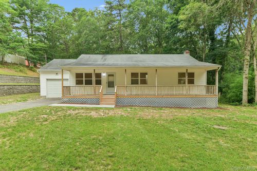 22 Red Maple Rd, Ridge, NY, 11961-2636 | Card Image