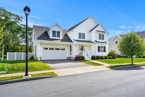 11 Woodlands Rd, Salem, MA, 01970-7432 | Card Image