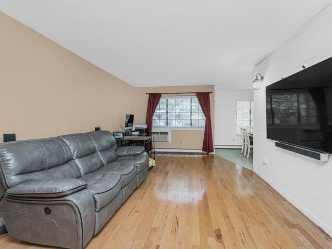 49 Foxwood Cir, Condo with 2 bedrooms, 2 bathrooms and null parking in Mount Kisco NY | Image 4