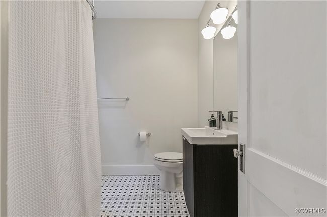 Hall bathroom | Image 39