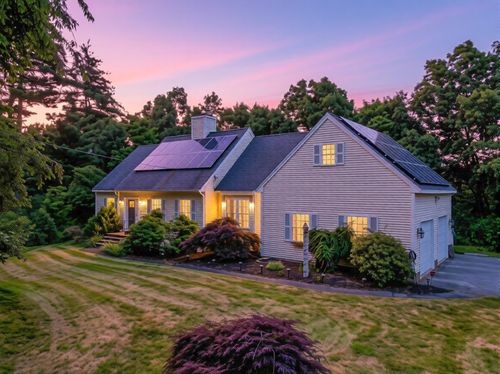 770 Mammoth Rd, Pelham, NH, 03076-2171 | Card Image
