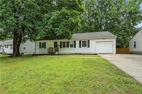 6513 N Harrison St, Gladstone, MO, 64118-3562 | Card Image