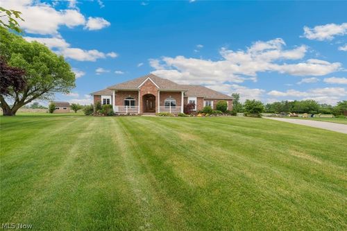 4008 Windsor Ct, Genoa, OH, 43430-9606 | Card Image