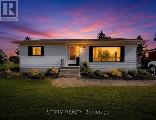 44 St Lawrence Street, South Stormont, ON, K0C1M0 | Card Image
