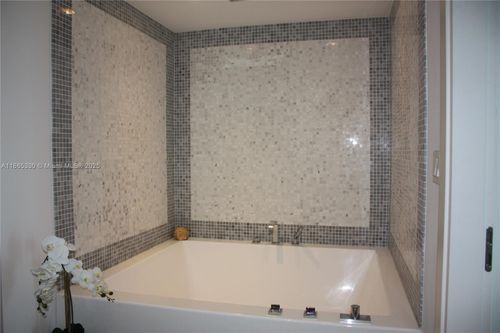 apt-4413-200 Biscayne Boulevard Way, Miami, FL, 33131-2164 | Card Image